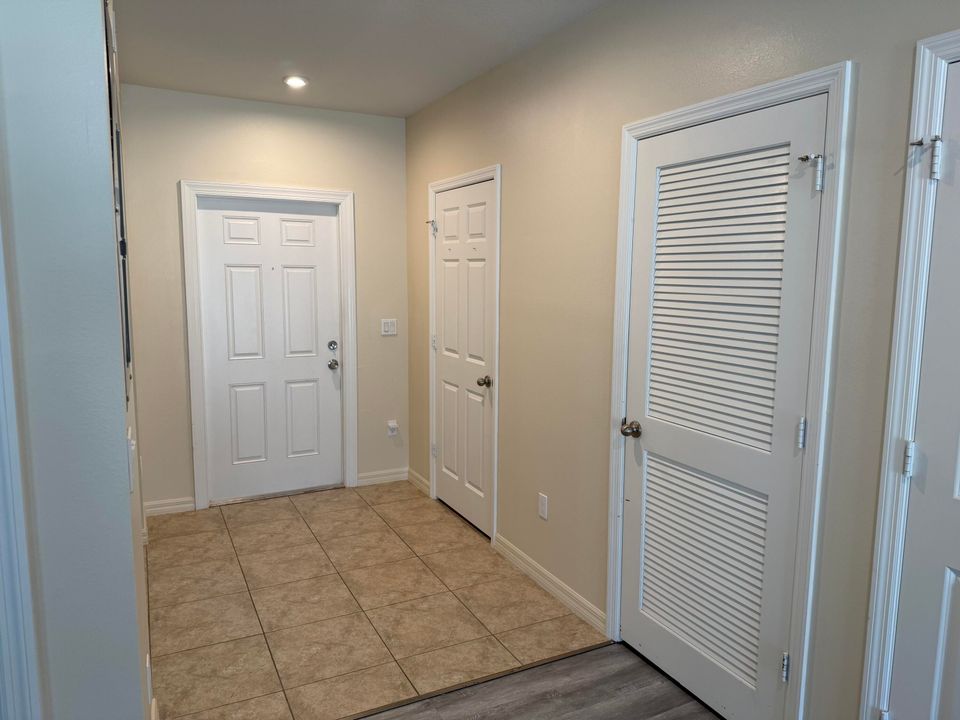 For Rent: $2,100 (3 beds, 2 baths, 1638 Square Feet)