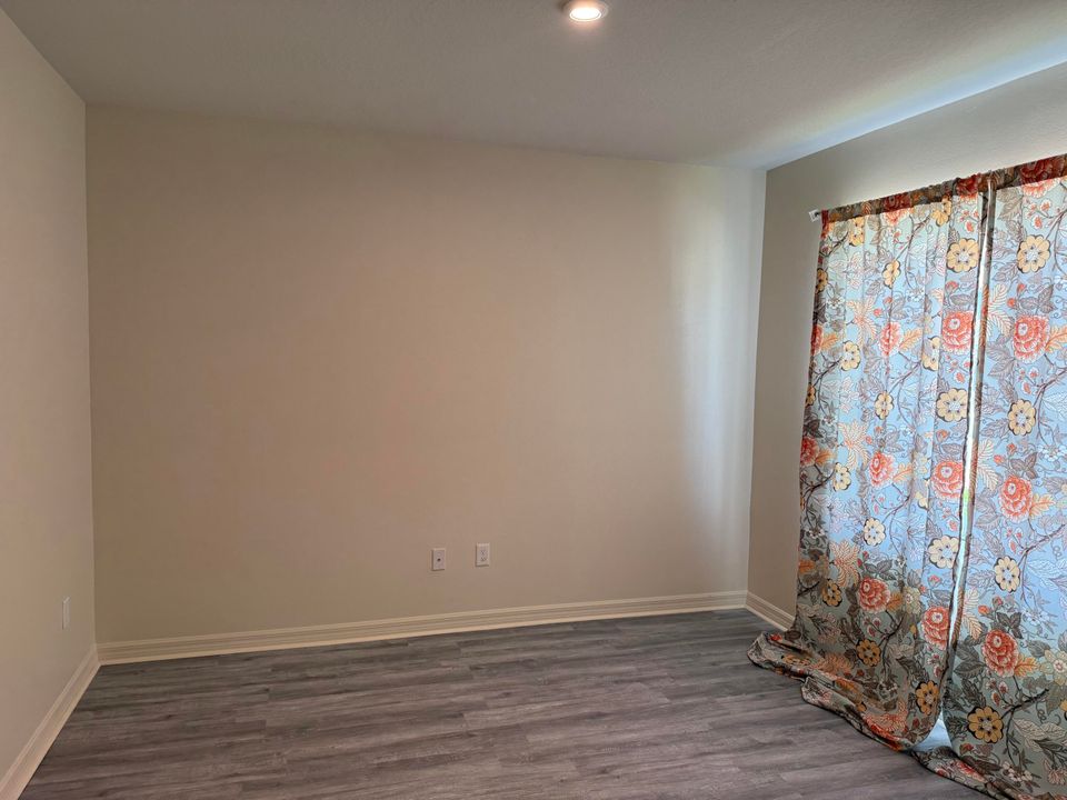 For Rent: $2,100 (3 beds, 2 baths, 1638 Square Feet)
