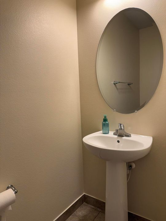 For Rent: $2,100 (3 beds, 2 baths, 1638 Square Feet)