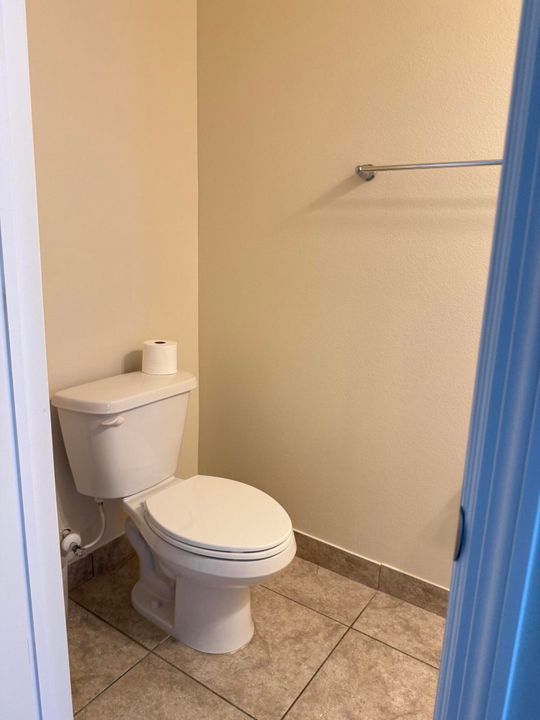 For Rent: $2,100 (3 beds, 2 baths, 1638 Square Feet)