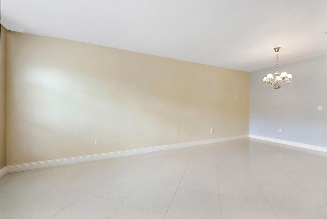 En Venta: $575,000 (4 camas, 2 baños, 2102 Pies cuadrados)