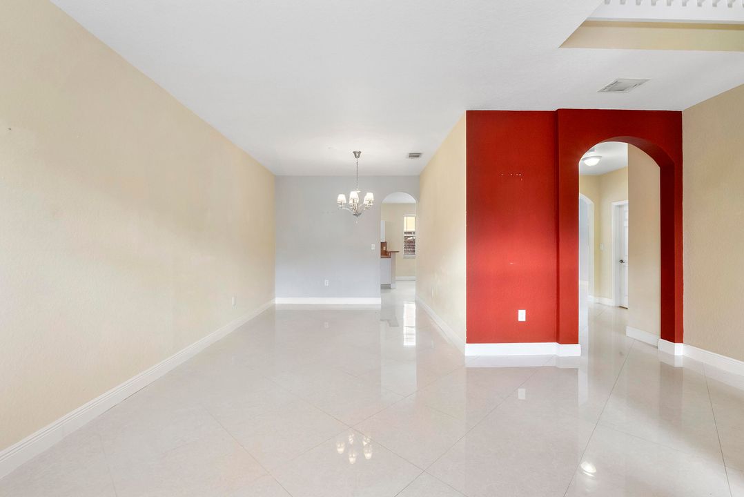 En Venta: $575,000 (4 camas, 2 baños, 2102 Pies cuadrados)