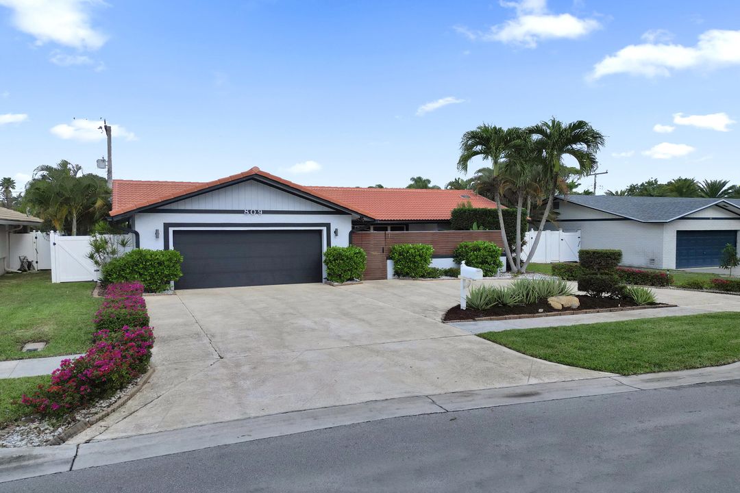 For Sale: $949,000 (3 beds, 2 baths, 1675 Square Feet)