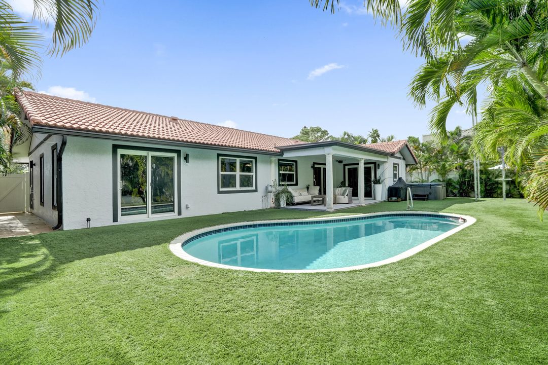 For Sale: $949,000 (3 beds, 2 baths, 1675 Square Feet)