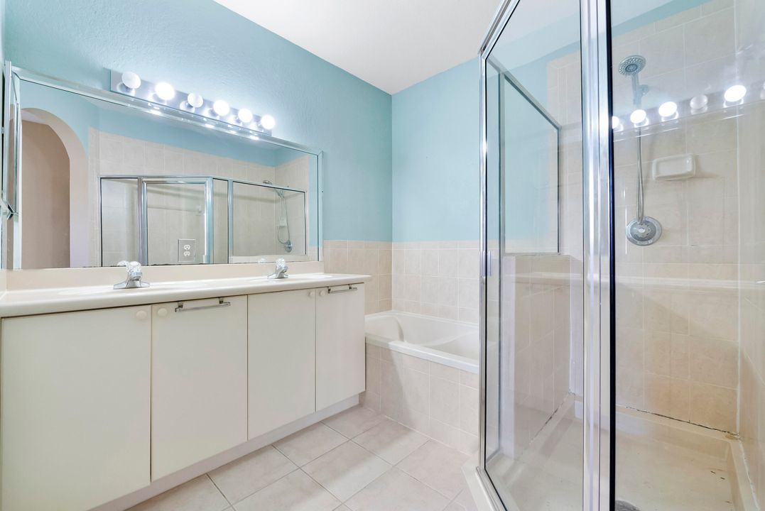 En Venta: $575,000 (4 camas, 2 baños, 2102 Pies cuadrados)