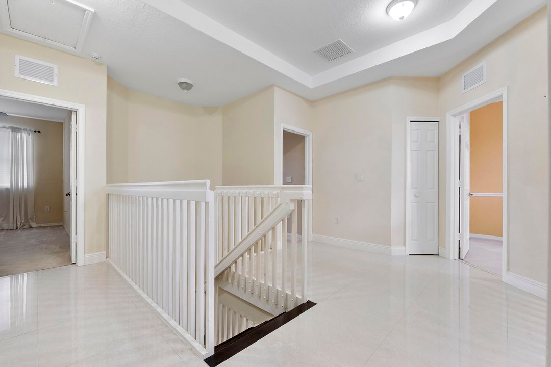 En Venta: $575,000 (4 camas, 2 baños, 2102 Pies cuadrados)