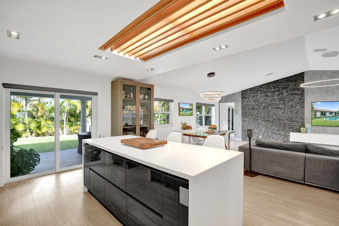 For Sale: $949,000 (3 beds, 2 baths, 1675 Square Feet)