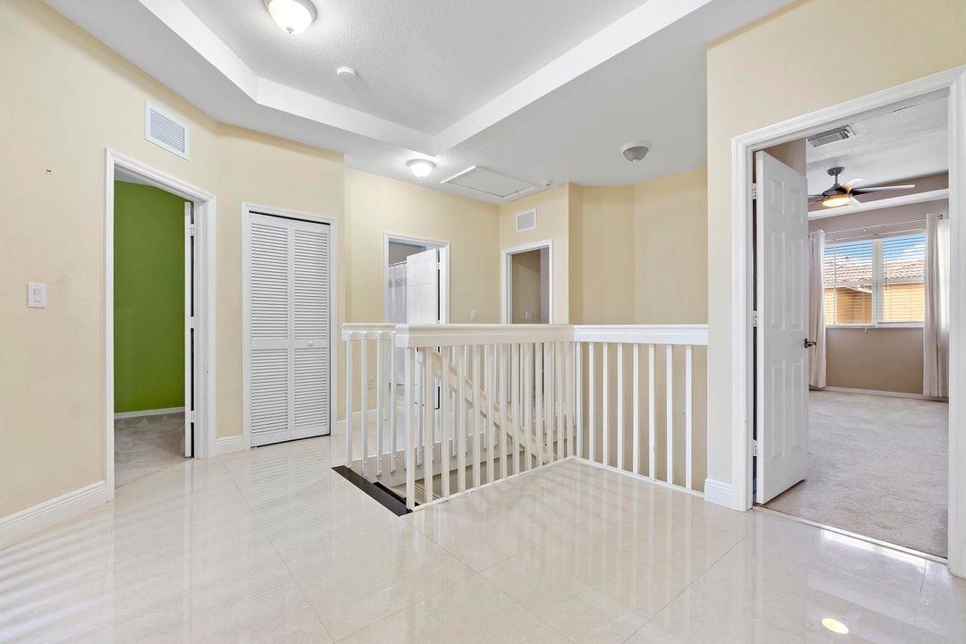 En Venta: $575,000 (4 camas, 2 baños, 2102 Pies cuadrados)