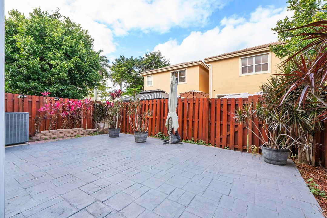 En Venta: $575,000 (4 camas, 2 baños, 2102 Pies cuadrados)