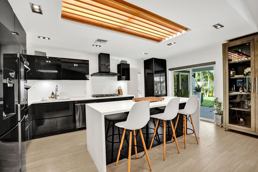 For Sale: $949,000 (3 beds, 2 baths, 1675 Square Feet)