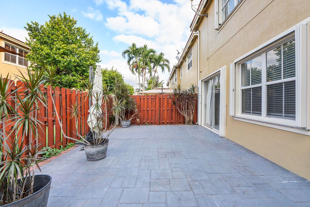 En Venta: $575,000 (4 camas, 2 baños, 2102 Pies cuadrados)