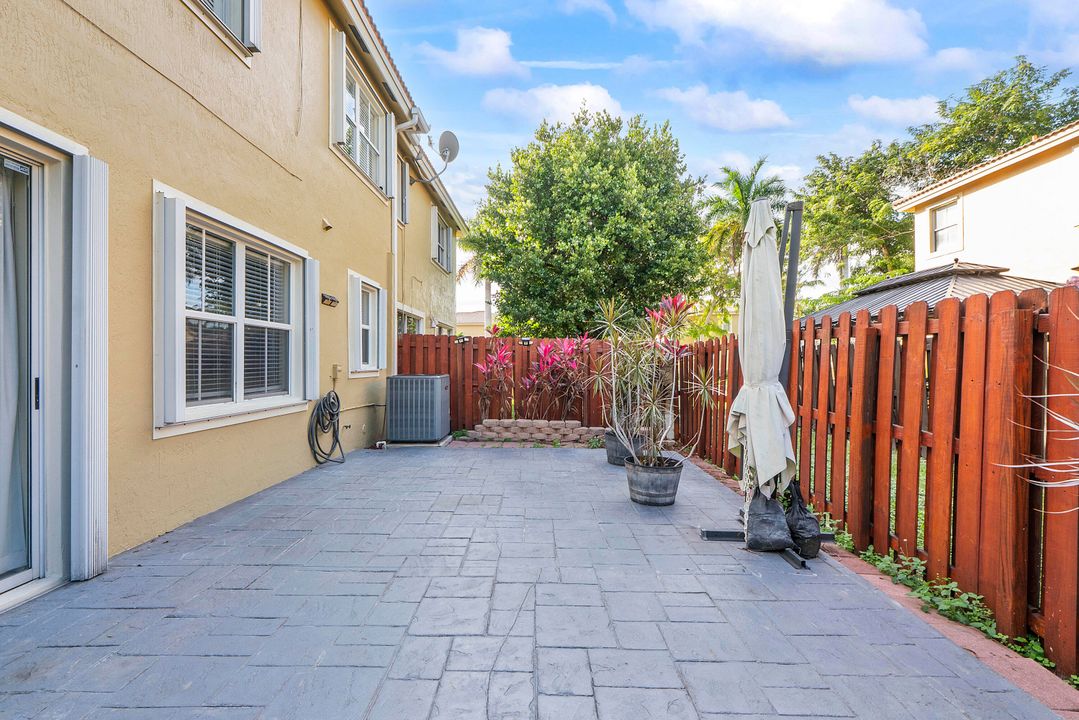 En Venta: $575,000 (4 camas, 2 baños, 2102 Pies cuadrados)