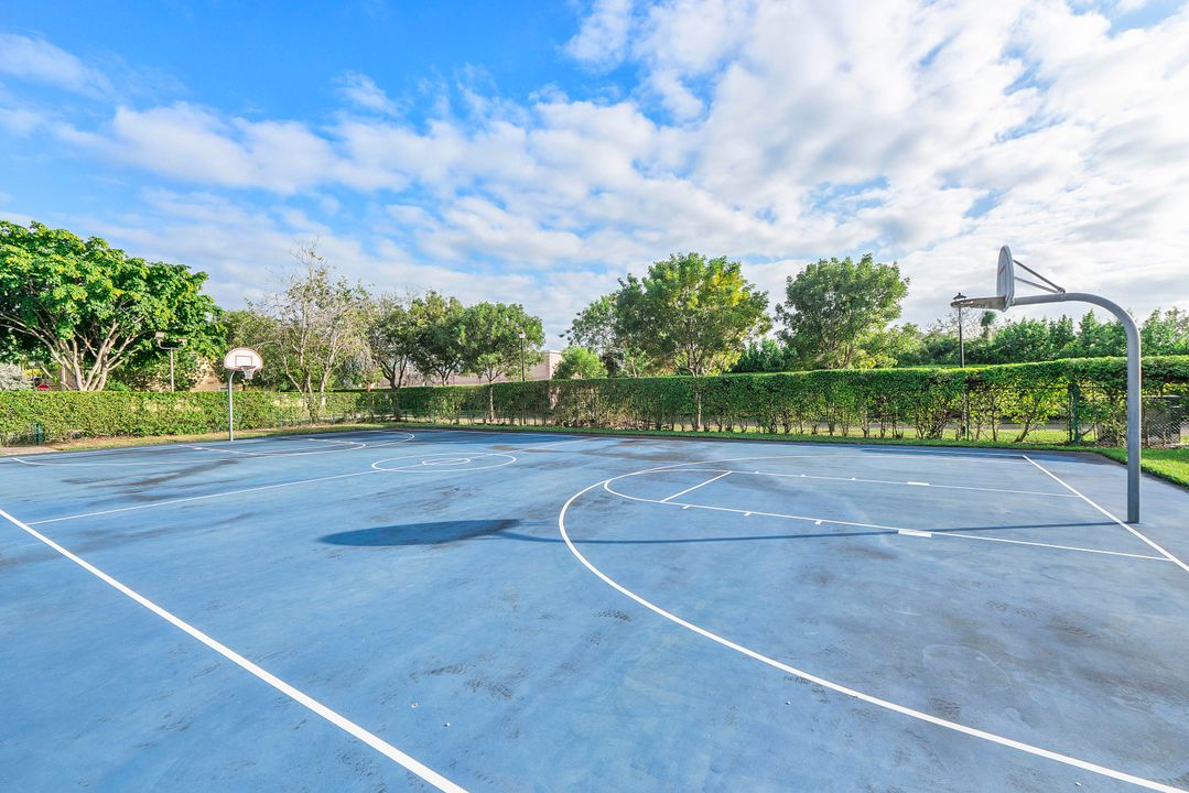 En Venta: $575,000 (4 camas, 2 baños, 2102 Pies cuadrados)