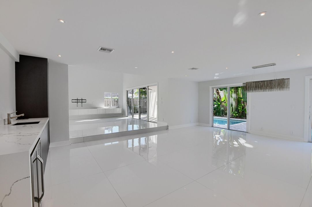 For Sale: $1,525,000 (5 beds, 4 baths, 3853 Square Feet)