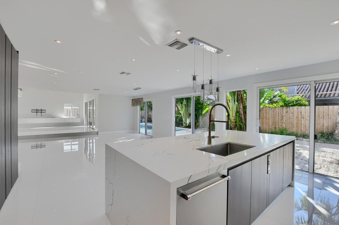 For Sale: $1,525,000 (5 beds, 4 baths, 3853 Square Feet)