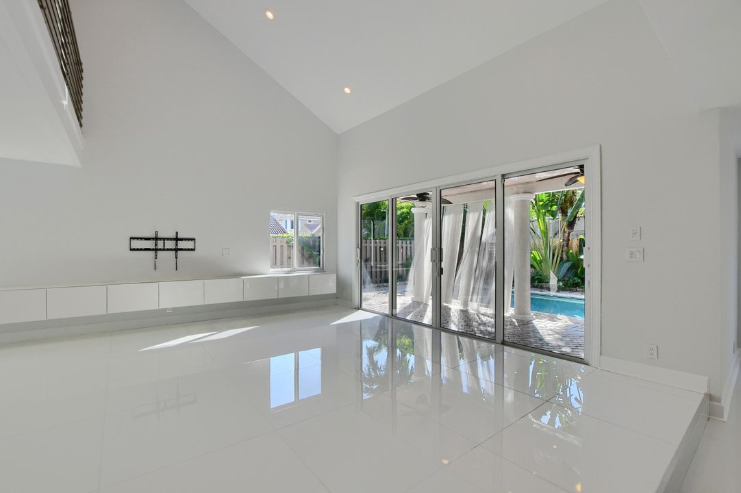 For Sale: $1,525,000 (5 beds, 4 baths, 3853 Square Feet)