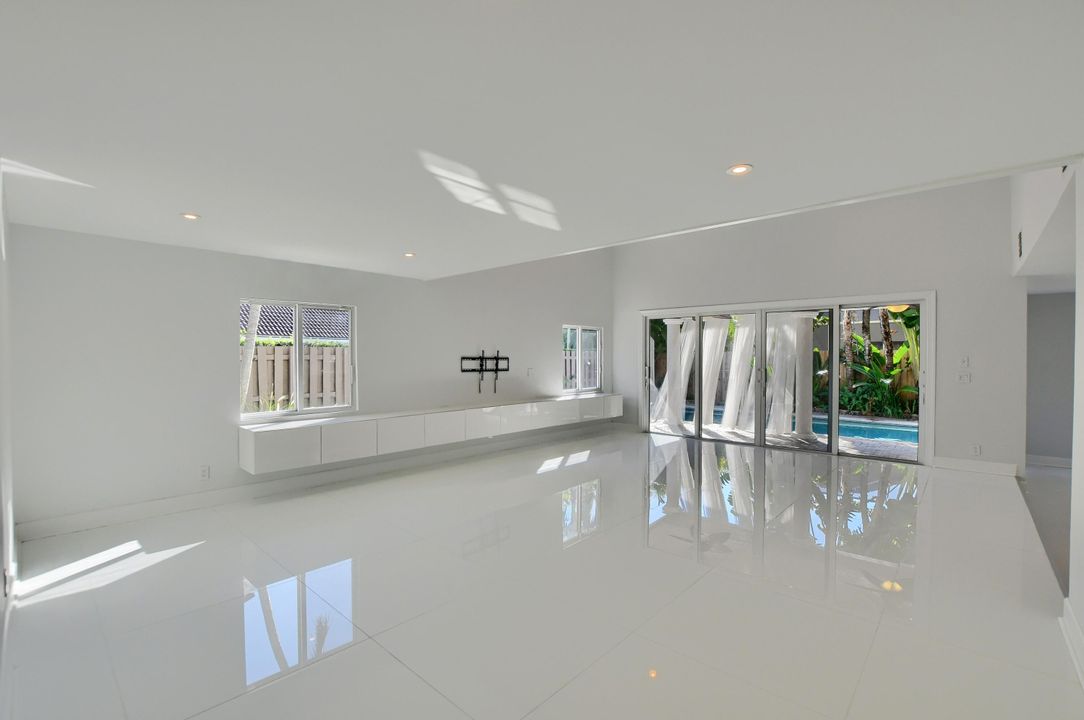 For Sale: $1,525,000 (5 beds, 4 baths, 3853 Square Feet)