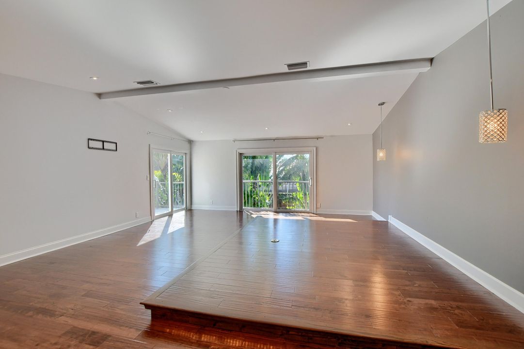 For Sale: $1,525,000 (5 beds, 4 baths, 3853 Square Feet)