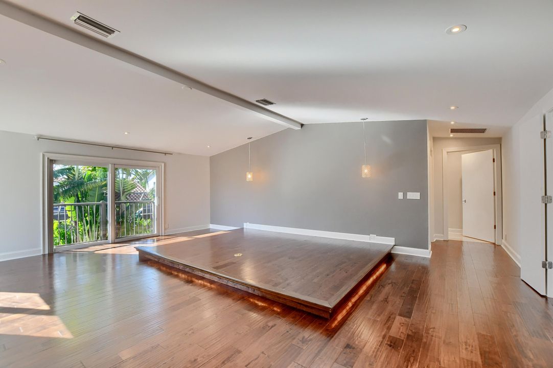 For Sale: $1,525,000 (5 beds, 4 baths, 3853 Square Feet)