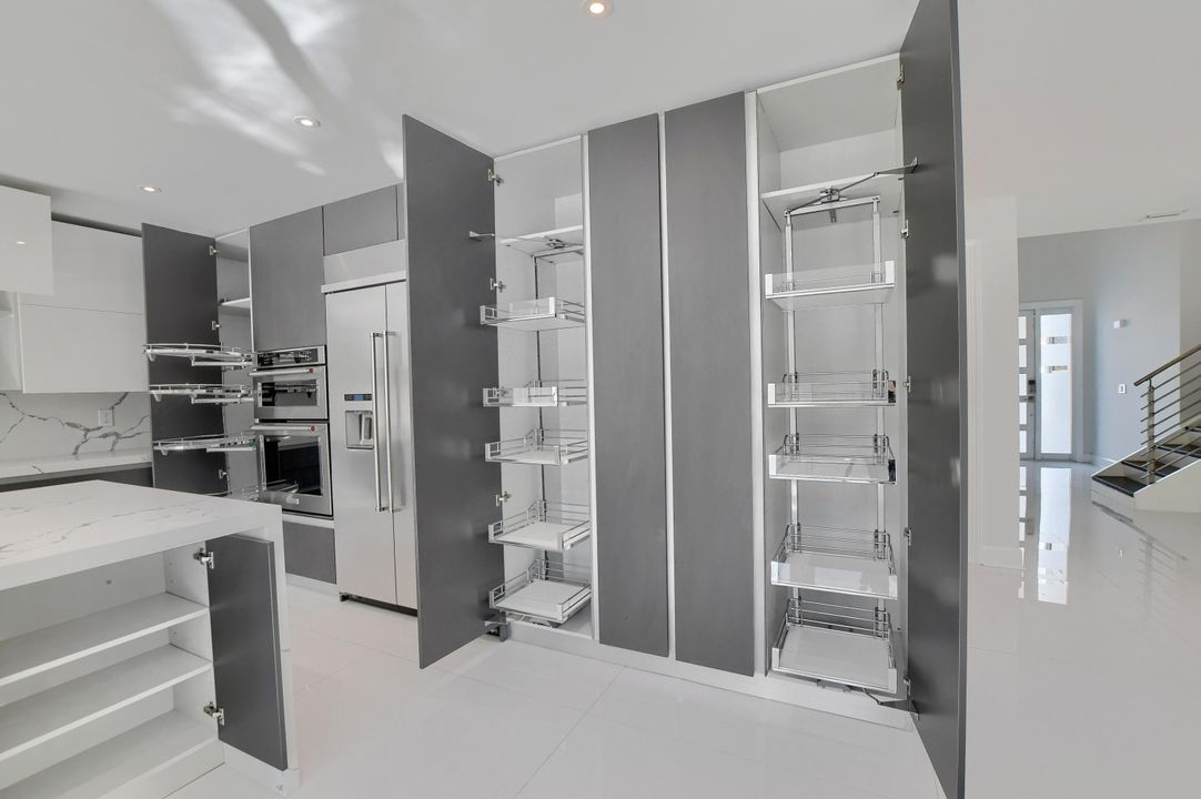 For Sale: $1,525,000 (5 beds, 4 baths, 3853 Square Feet)