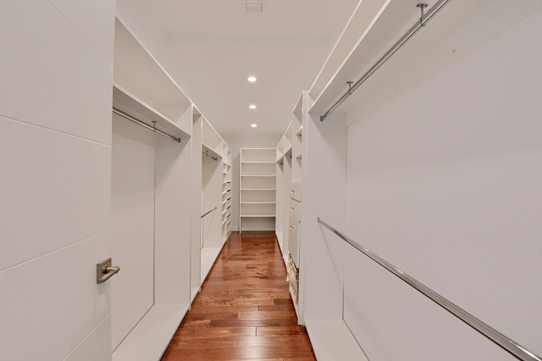 For Sale: $1,525,000 (5 beds, 4 baths, 3853 Square Feet)