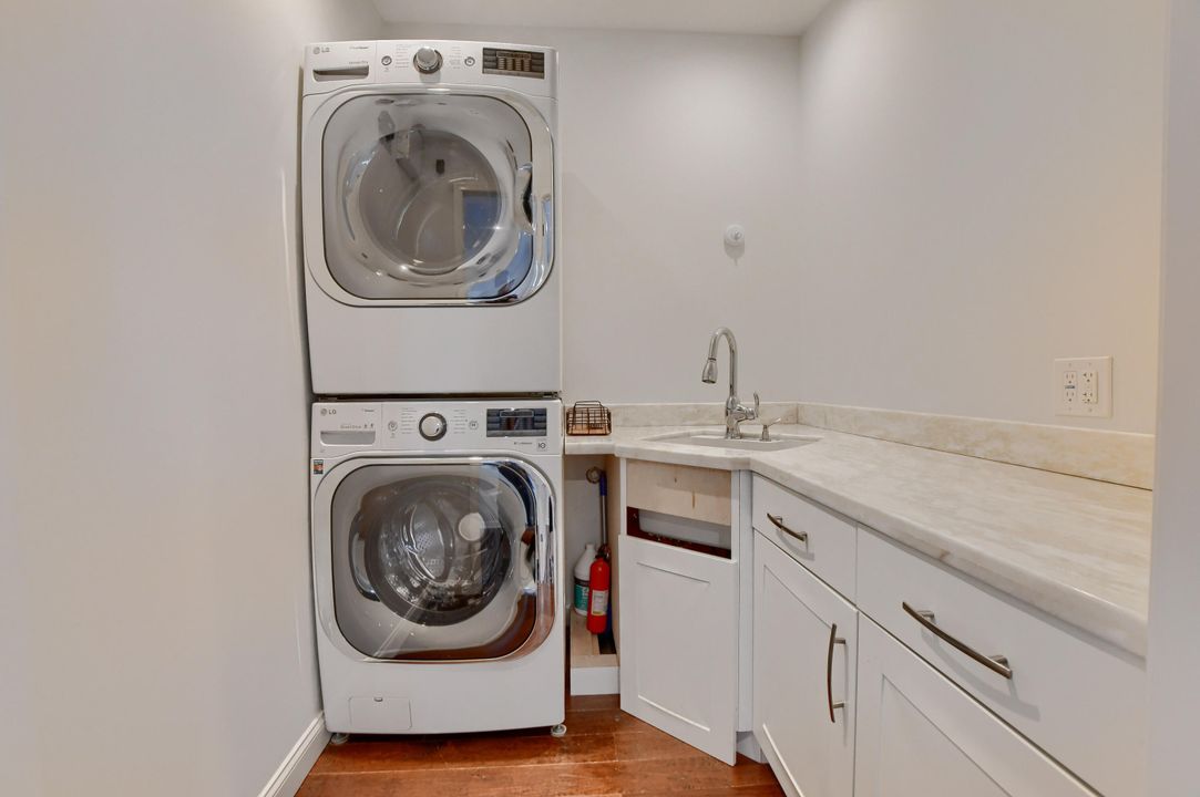 For Sale: $1,525,000 (5 beds, 4 baths, 3853 Square Feet)