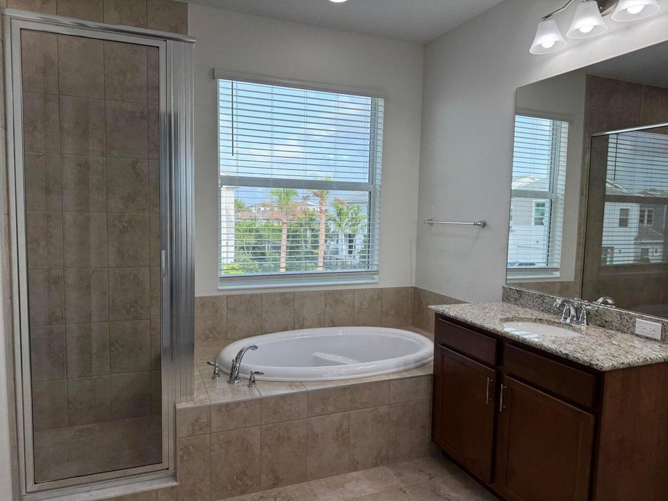 For Rent: $3,499 (4 beds, 3 baths, 2010 Square Feet)