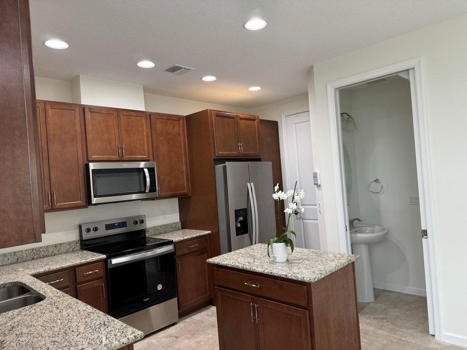 For Rent: $3,499 (4 beds, 3 baths, 2010 Square Feet)