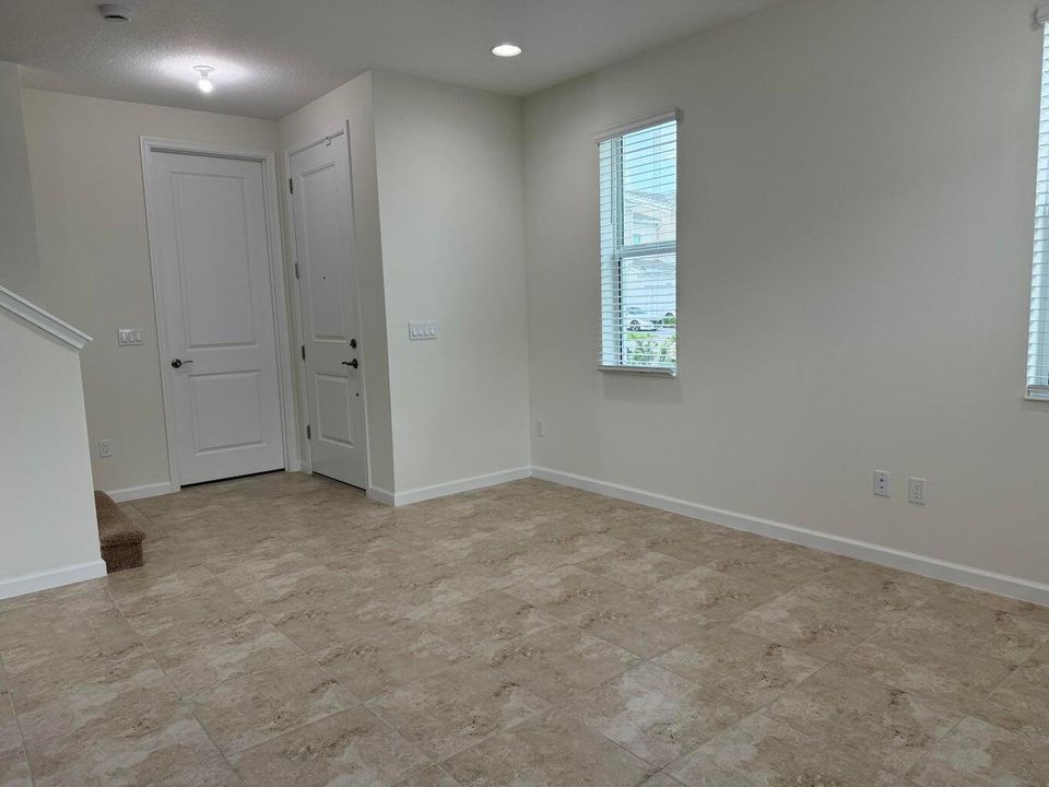 For Rent: $3,499 (4 beds, 3 baths, 2010 Square Feet)