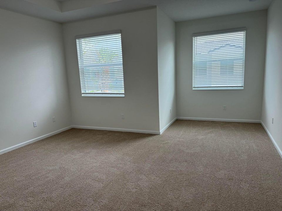 For Rent: $3,499 (4 beds, 3 baths, 2010 Square Feet)