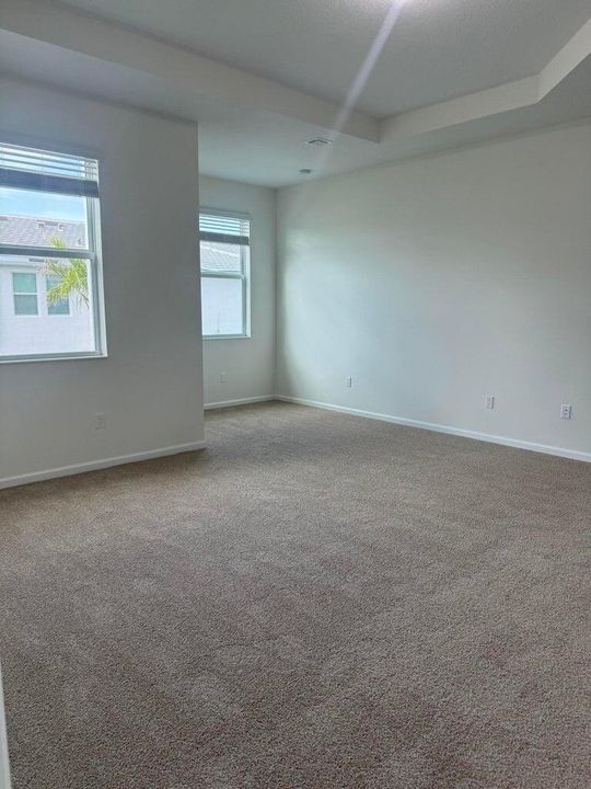 For Rent: $3,499 (4 beds, 3 baths, 2010 Square Feet)