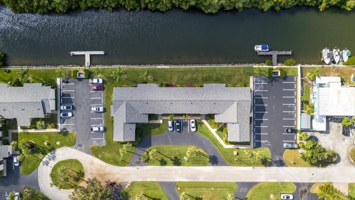 На продажу: $199,999 (2 спален, 2 ванн, 1000 Квадратных фут)