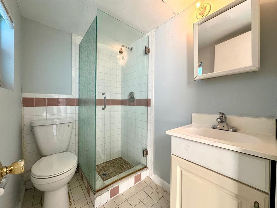 For Rent: $975 (0 beds, 1 baths, 450 Square Feet)