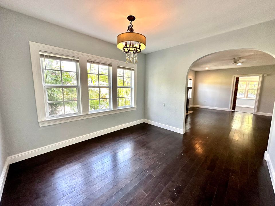 En Renta: $2,650 (3 camas, 2 baños, 2390 Pies cuadrados)