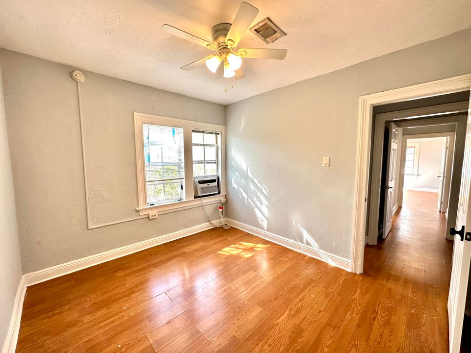 En Renta: $2,650 (3 camas, 2 baños, 2390 Pies cuadrados)