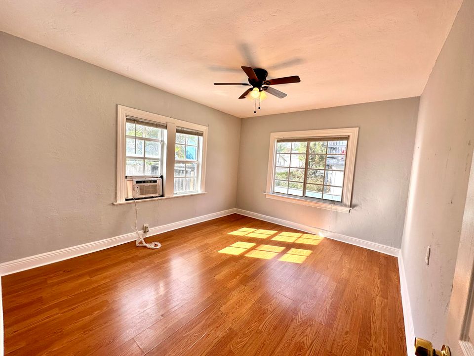 En Renta: $2,650 (3 camas, 2 baños, 2390 Pies cuadrados)