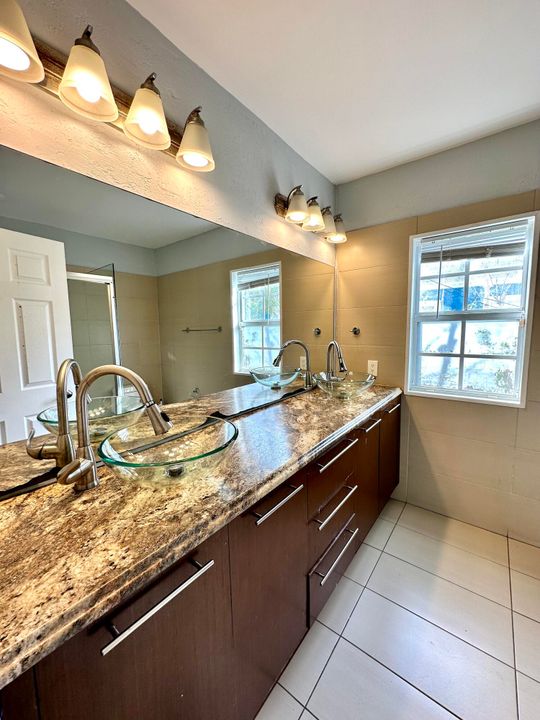 En Renta: $2,650 (3 camas, 2 baños, 2390 Pies cuadrados)