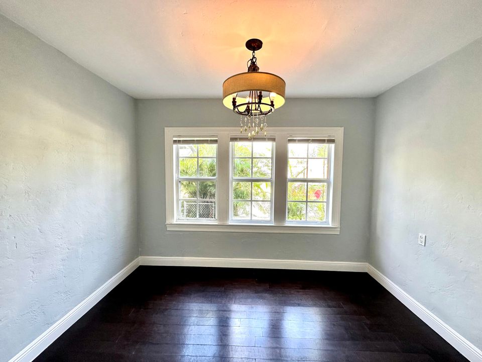 En Renta: $2,650 (3 camas, 2 baños, 2390 Pies cuadrados)