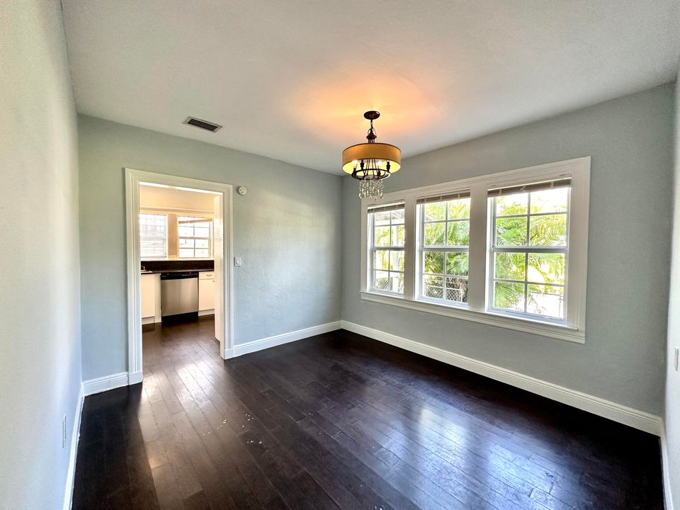 En Renta: $2,650 (3 camas, 2 baños, 2390 Pies cuadrados)