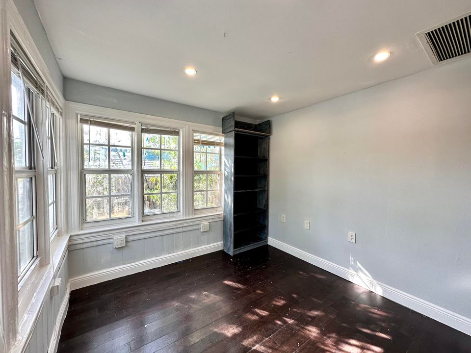 En Renta: $2,650 (3 camas, 2 baños, 2390 Pies cuadrados)