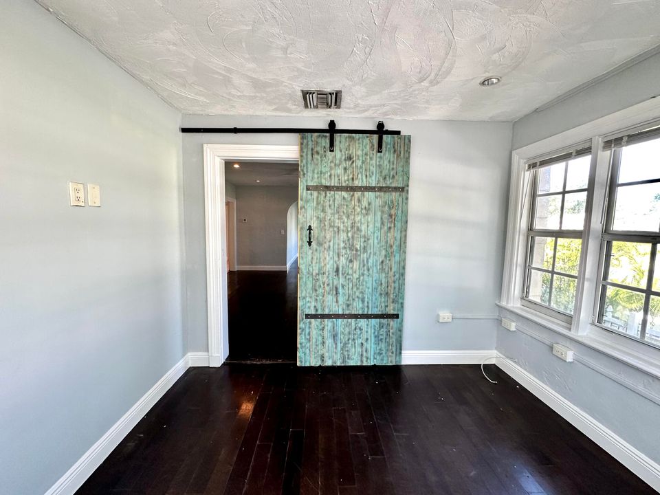 En Renta: $2,650 (3 camas, 2 baños, 2390 Pies cuadrados)