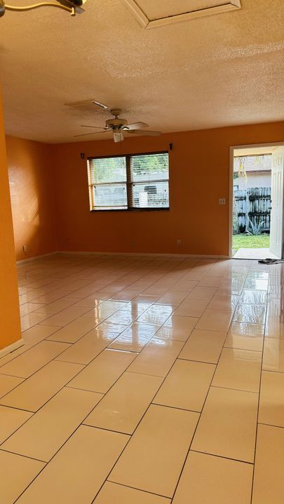 For Rent: $2,900 (3 beds, 1 baths, 1200 Square Feet)