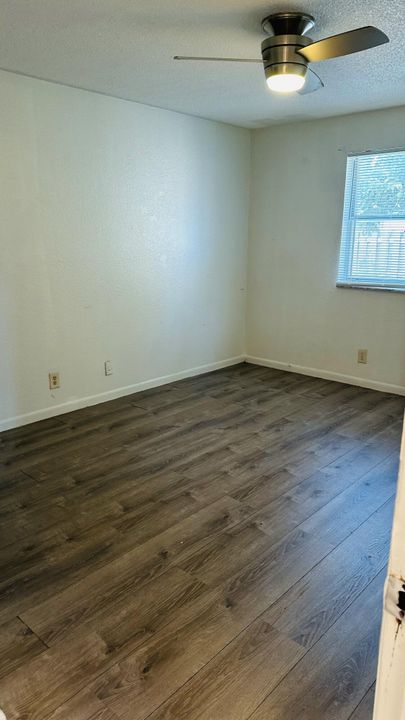 For Rent: $2,900 (3 beds, 1 baths, 1200 Square Feet)