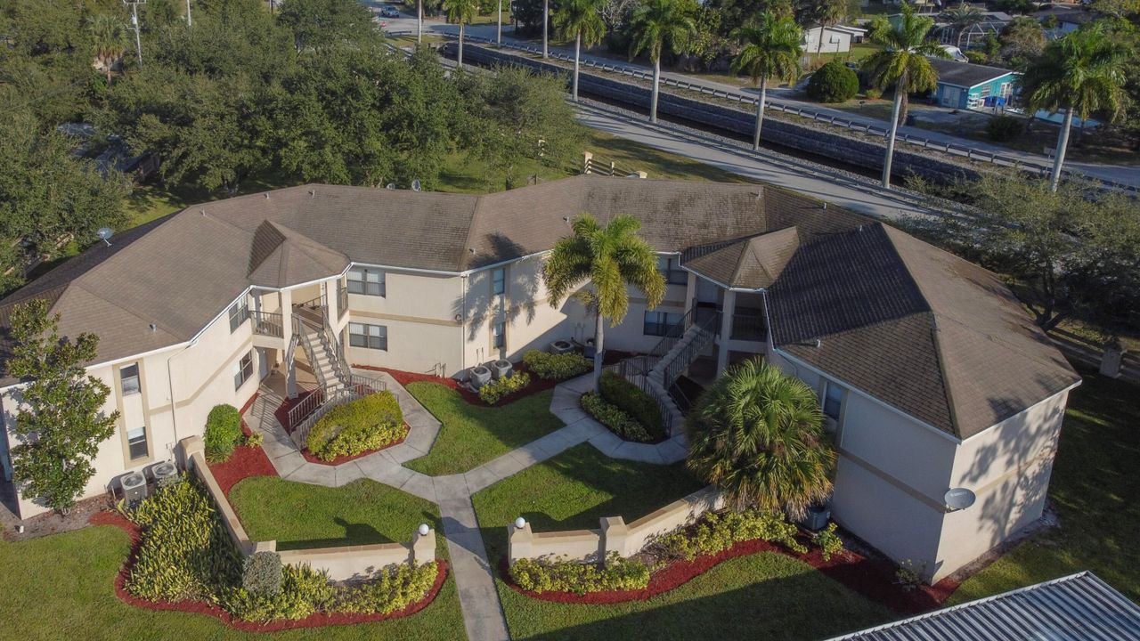 出租: $1,700 (2 贝兹, 2 浴室, 1000 平方英尺)