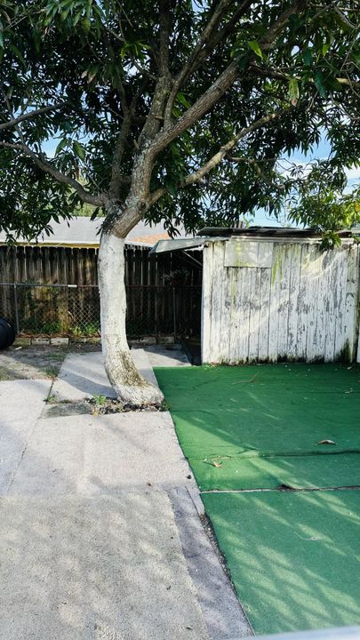 For Rent: $2,900 (3 beds, 1 baths, 1200 Square Feet)