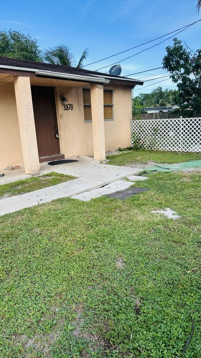 For Rent: $2,900 (3 beds, 1 baths, 1200 Square Feet)