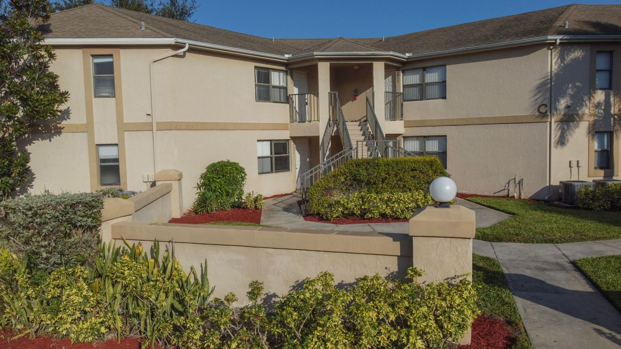 出租: $1,700 (2 贝兹, 2 浴室, 1000 平方英尺)