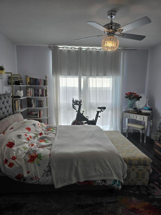 For Sale: $725,000 (2 beds, 2 baths, 1120 Square Feet)