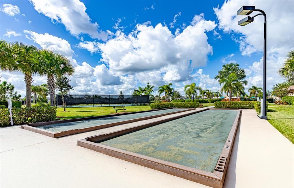 For Sale: $529,000 (3 beds, 3 baths, 2131 Square Feet)