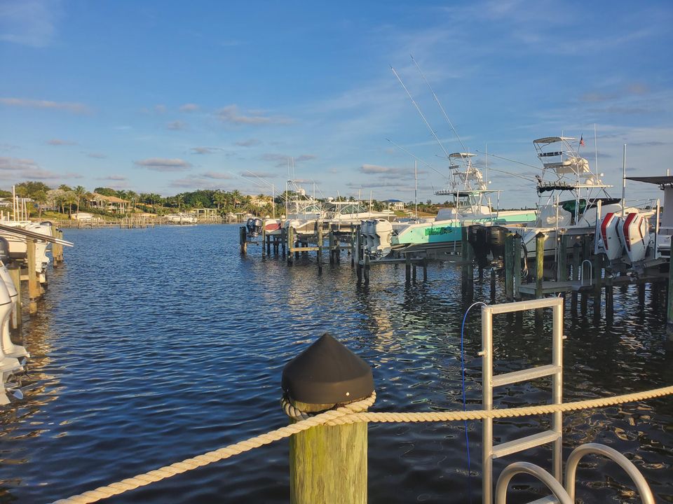 待售: $279,999 (2 贝兹, 2 浴室, 1072 平方英尺)